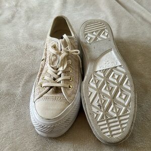 Knitted one of a kind beige Converse